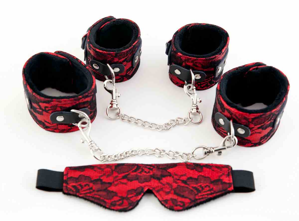 Кружевной набор TOYFA Marcus: красный наручники, оковы и маска. Производитель Marcus by TOYFA