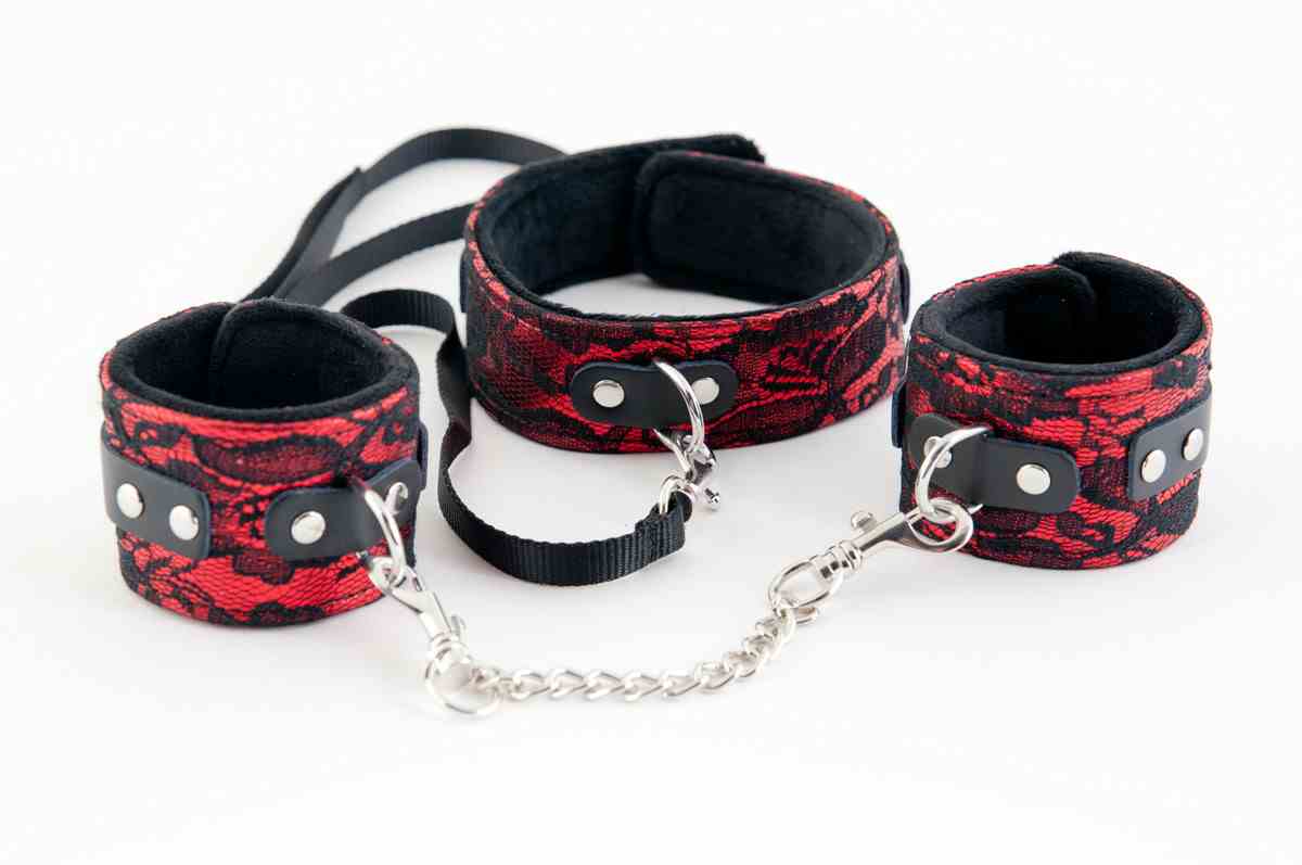 Кружевной набор TOYFA Marcus красный : ошейник и наручники